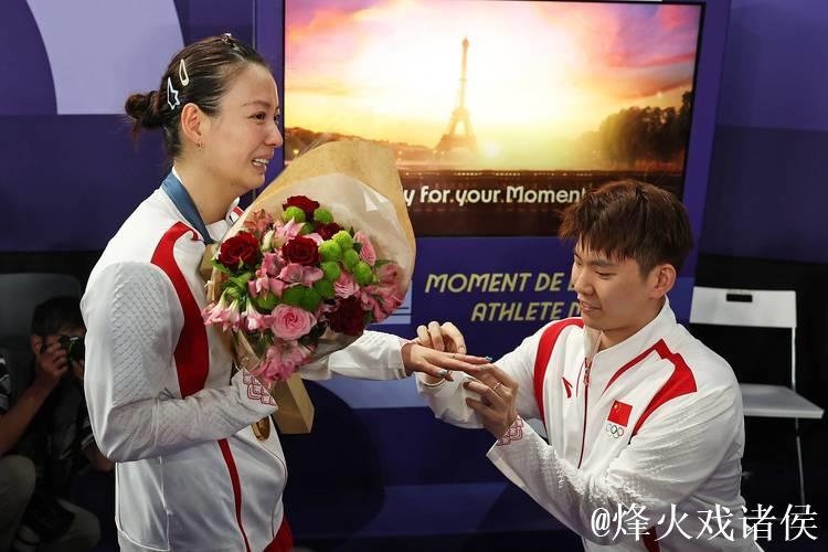 黄雅琼刘雨辰婚后亮相羽超赛场